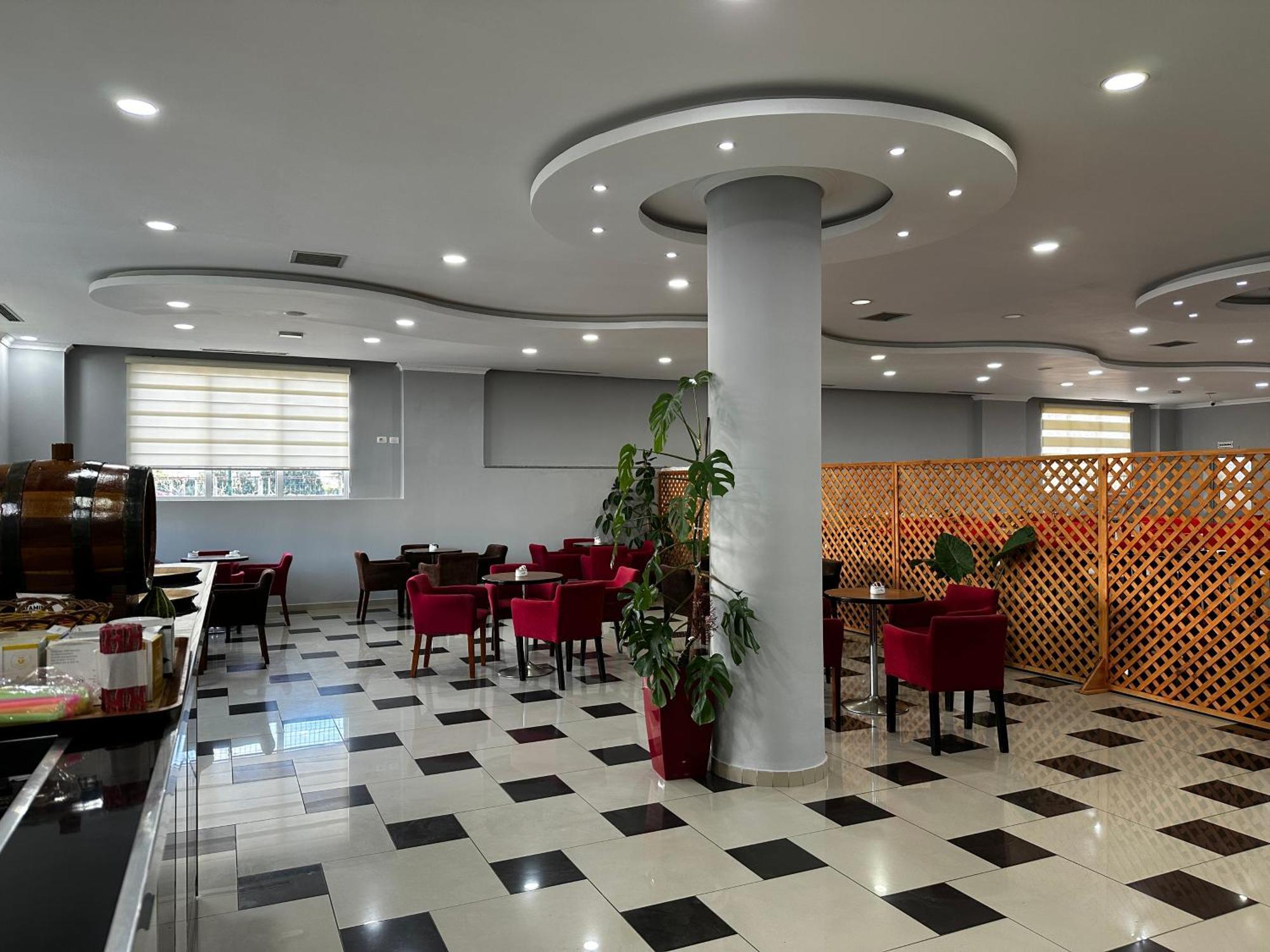 Hotel St.Pauli Shkodër Exteriör bild